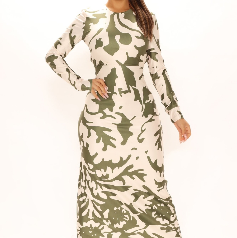 SEXY LIZZY Long sleeve, back out maxi dress